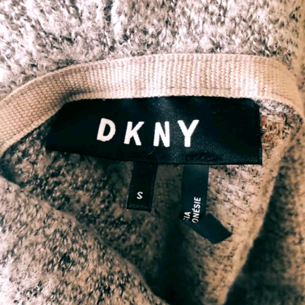 DKNY lightweight sweater, NWOT